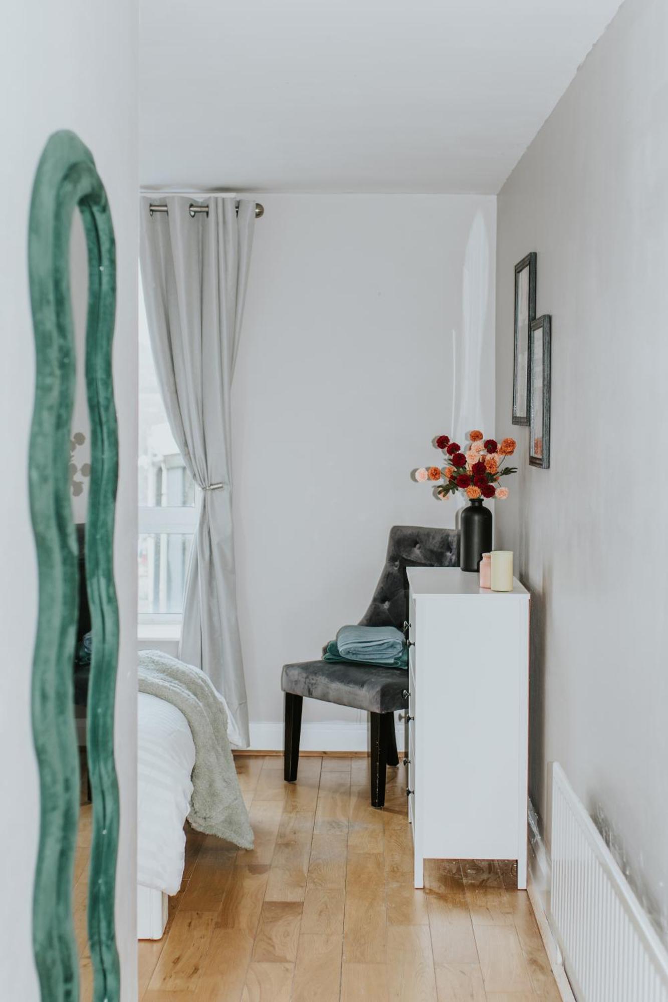 Whitehall Square Apartments- Queen's Quarters Appartement *