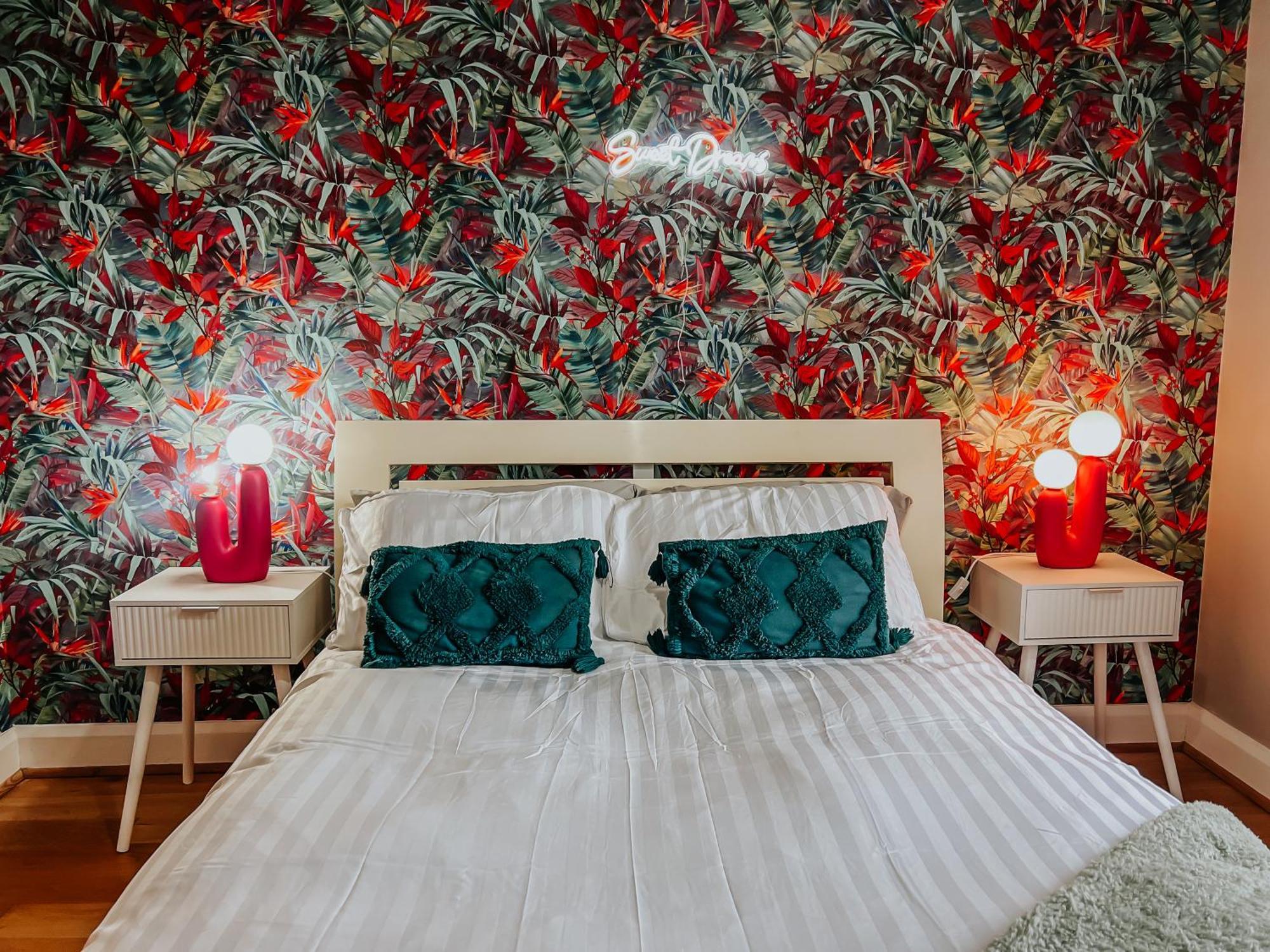 Whitehall Square Apartments- Queen's Quarters Appartement *
